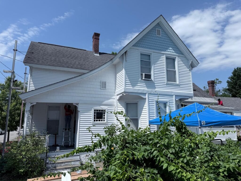 A mismatched repair can create claim disputes, reduce exterior uniformity, and raise questions about whether the home has been restored to a reasonably consistent condition. Frases para aumentar densidade da keyword: Matching undamaged siding and roofing can affect curb appeal, claim documentation, and the final restoration scope. When matching undamaged siding and roofing is not possible because the original material was discontinued, the repair scope may need further review. For homeowners in New Hampshire and Massachusetts, matching undamaged siding and roofing should be discussed before repairs begin, not after the job is complete.